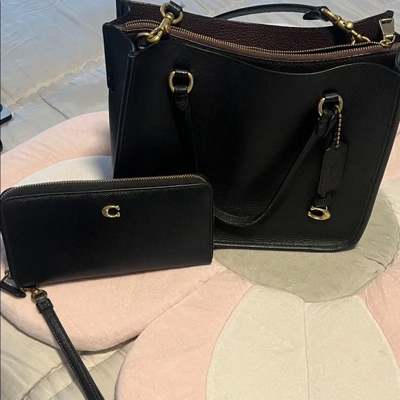 Coach Black Leather Shoulder Bag and Wallet - Picture 2 of 10